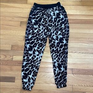 Band of Gypsies Womens Pull On Pants Size XS Leopard Mob Wife Maximalist Joggers